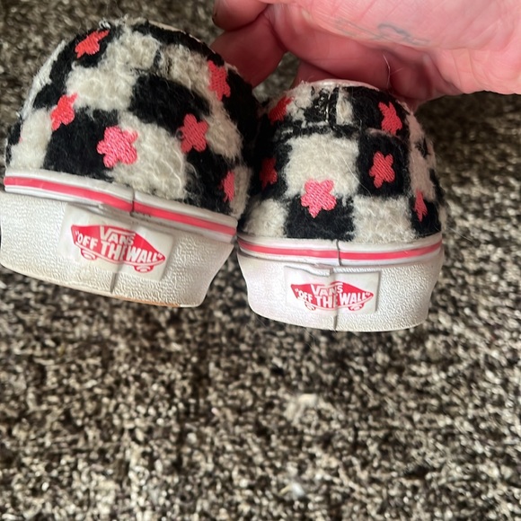 Checker Vans - Picture 4 of 5